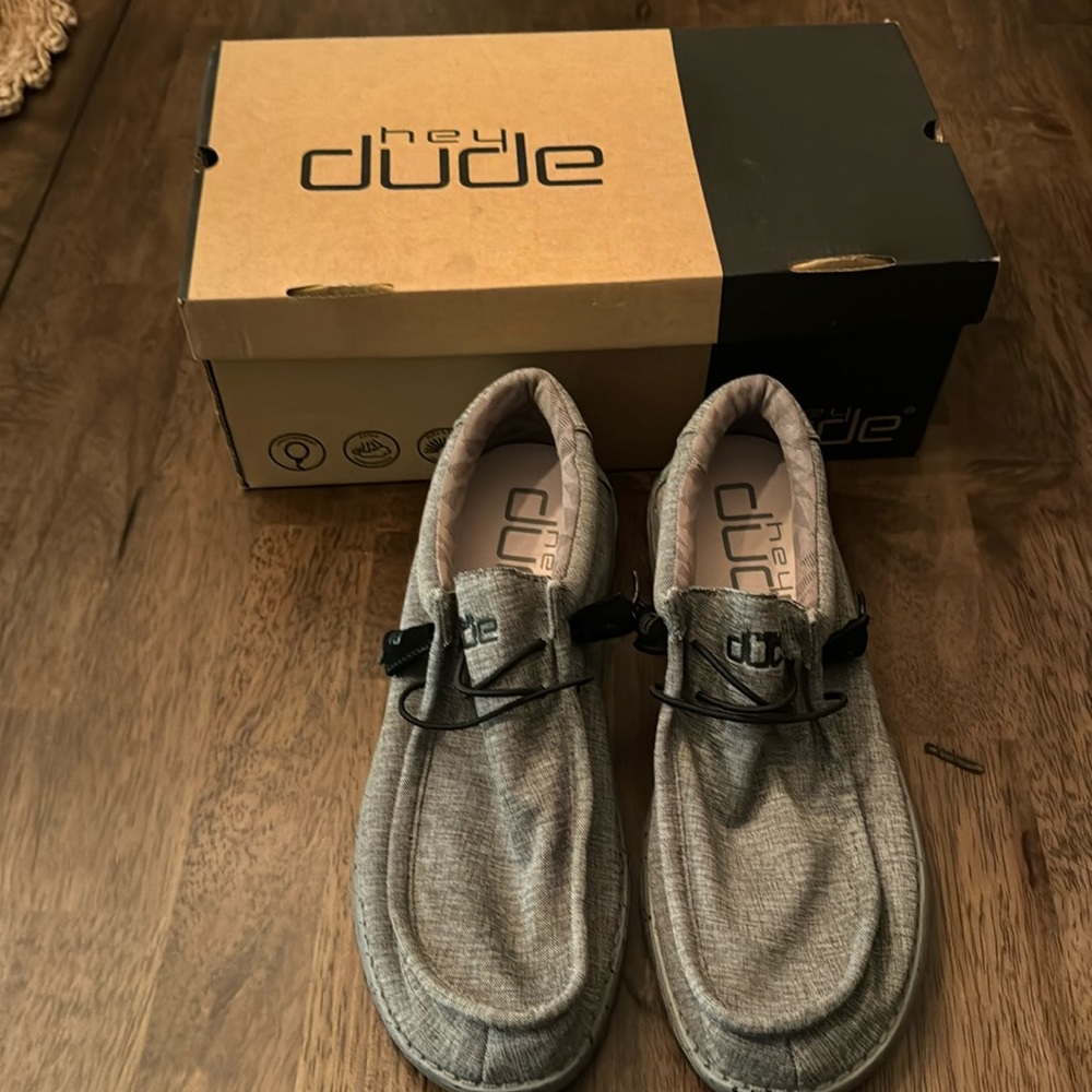 Men’s Hey Dude size 11 brand new!